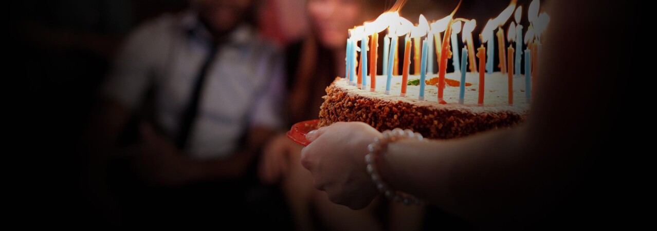 Comemorar aniversário é proibido! Festejar aniversário natalício é errado?
