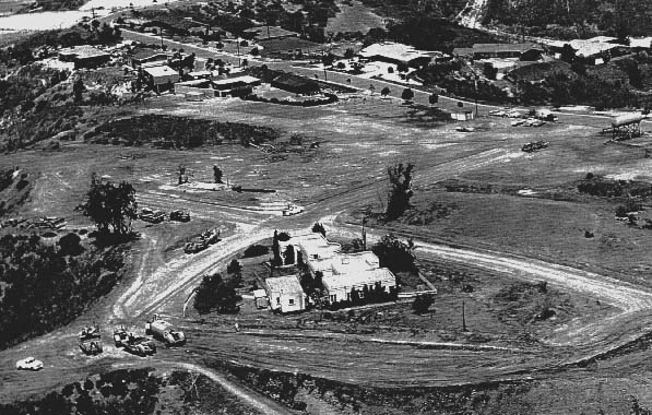 abrigo contra bombas no "estábulo das cabras." O edifício pequeno junto da residência principal de Beth-Shan