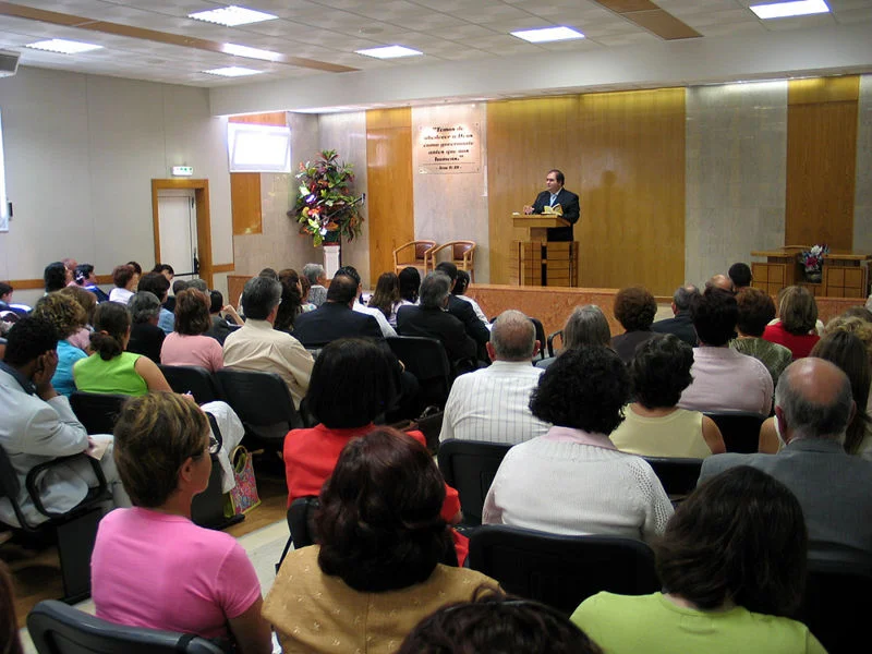 Designado de Jeova com dois discursos conflitantes